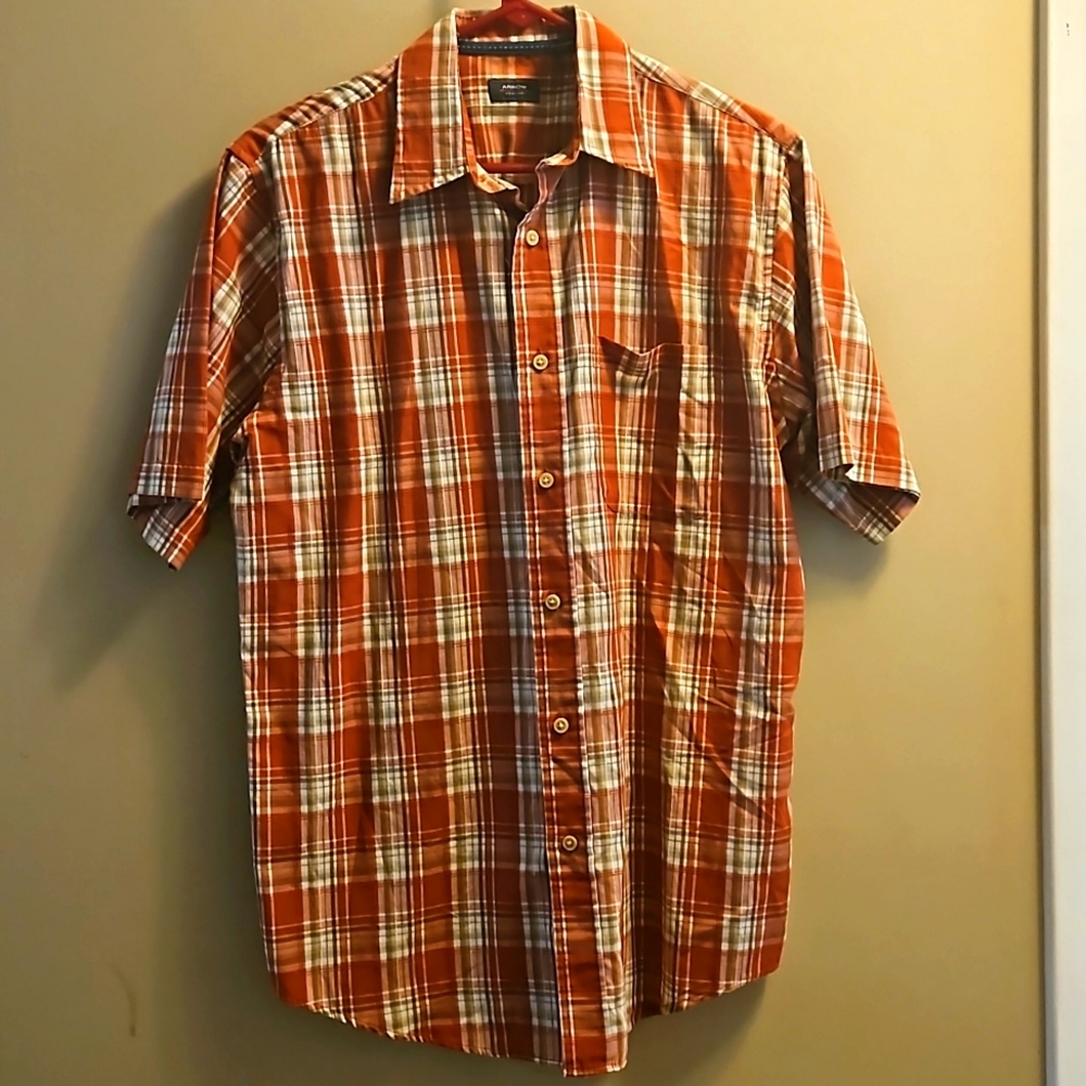 Short sleeve button-up shirt